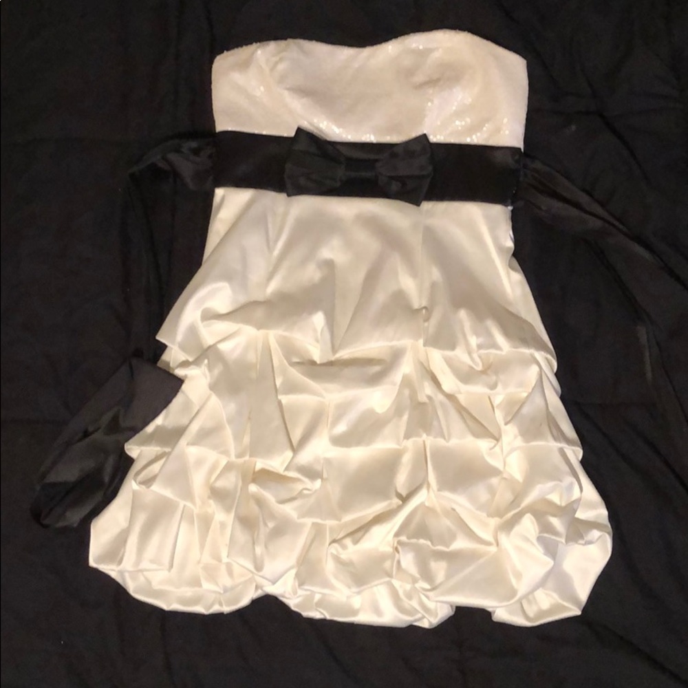 Short white layered prom dress